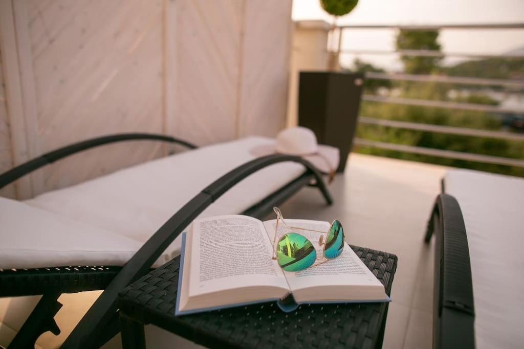 Villa Kora - Luxury Holiday Apartments Lumbarda Bagian luar foto