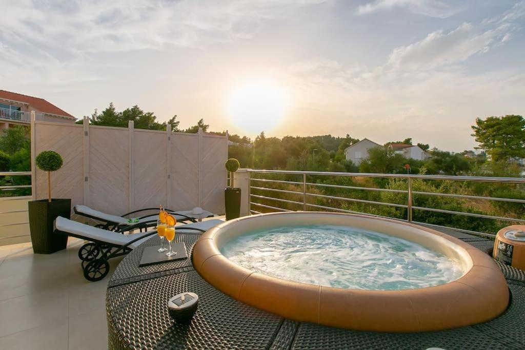 Villa Kora - Luxury Holiday Apartments Lumbarda Bagian luar foto