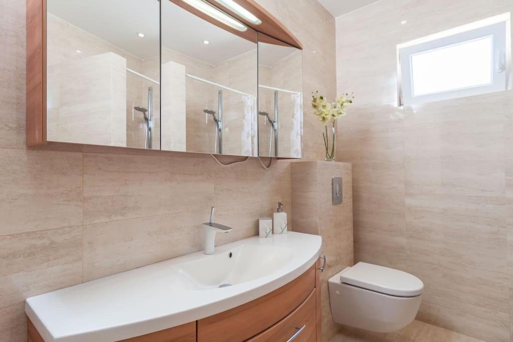 Villa Kora - Luxury Holiday Apartments Lumbarda Bagian luar foto