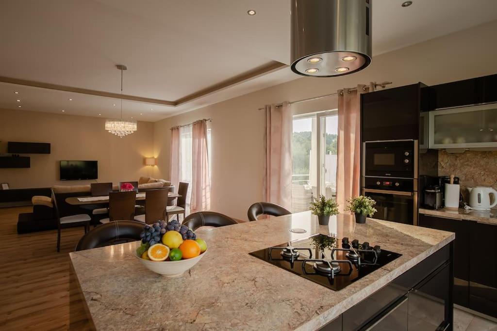Villa Kora - Luxury Holiday Apartments Lumbarda Bagian luar foto