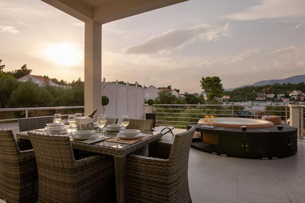Villa Kora - Luxury Holiday Apartments Lumbarda Bagian luar foto
